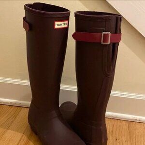 Hunter Rain Boots cranberry maroon color size 7